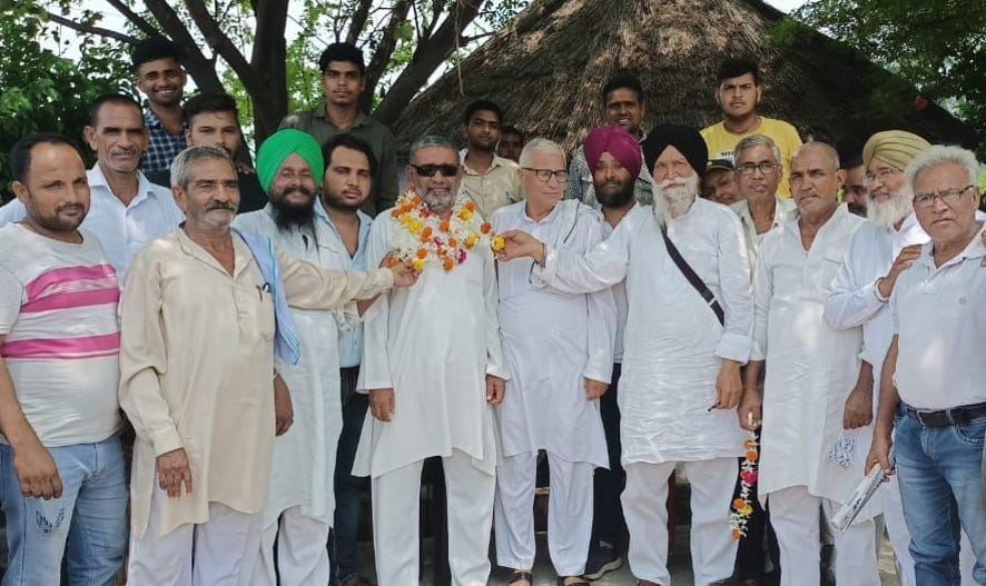 In Najibabad, the district convener of RLD, Ch. Welcome to Narendra Singh