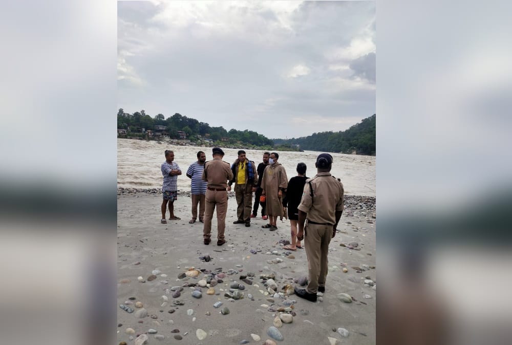 Uttarakhand News: Three friends from Mumbai Drowned into ganga in rishikesh photos