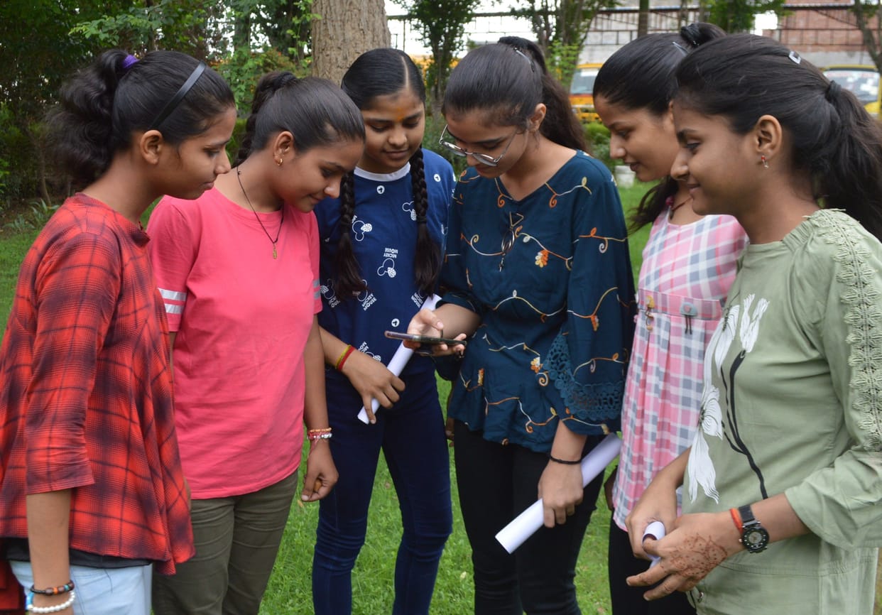 Hathras: CBSE Class 10th Exam: Sons showed their strength, daughters are no less than anyone