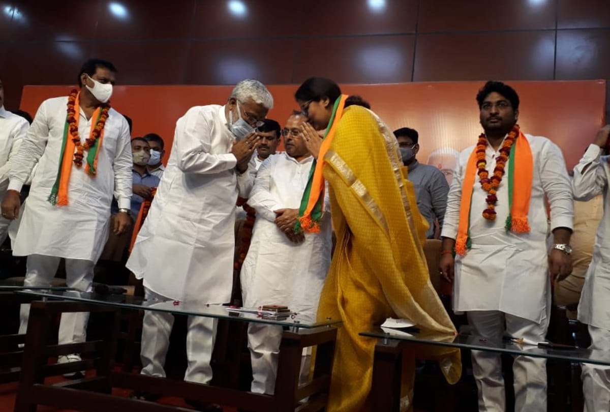 Former BSP MLA Jitendra Singh Bablu joins BJP.