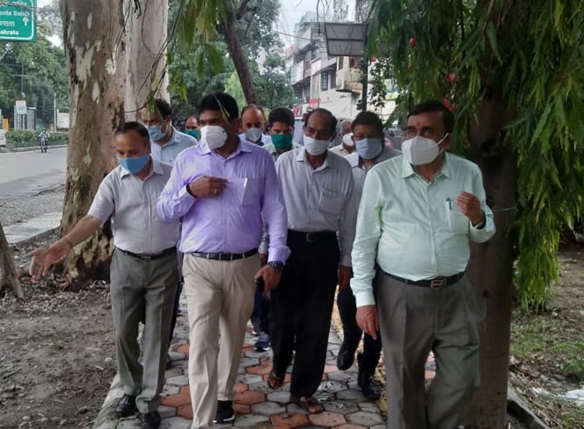 Doon Smart City Project: dehradun dm Dr. R. Rajesh Kumar did a surprise inspection of works