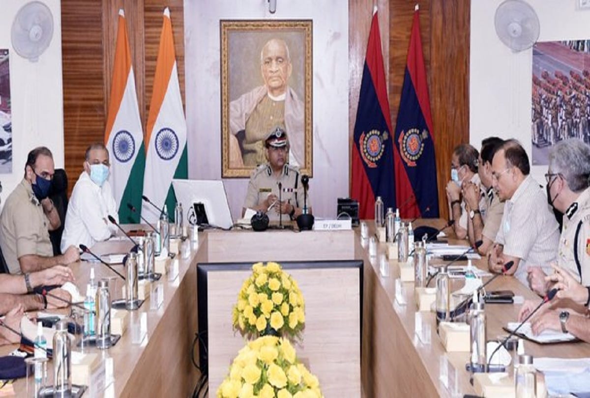 Delhi Police Commissioner Rakesh Asthana chaired an interstate coordination meeting at Delhi Police Headquarters