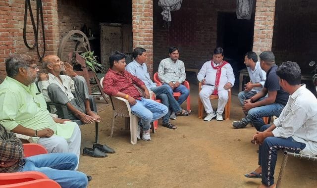 Hathras: Crop ruined due to rain, roads also uprooted