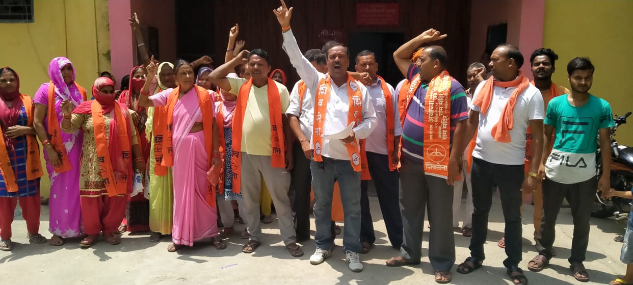 Shiv Sena protest at SDM office in Dhampur