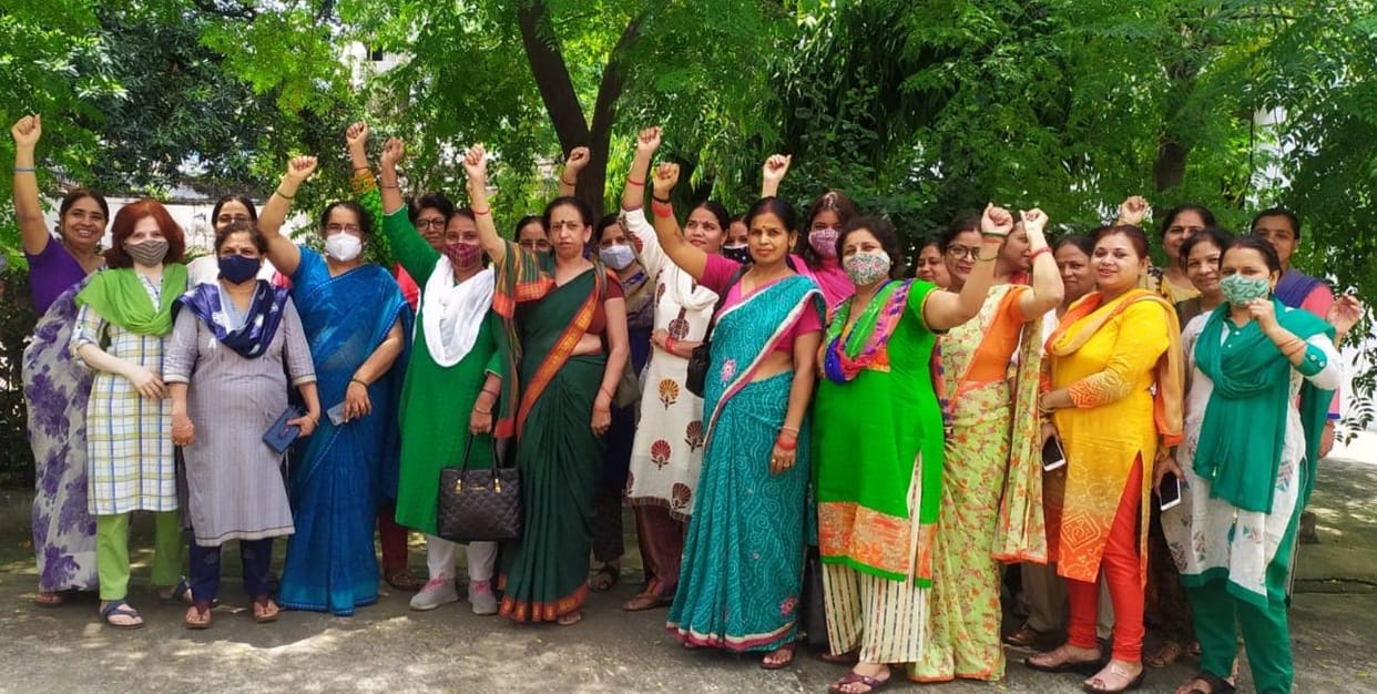 Opposition to open college in two shifts in Dhampur