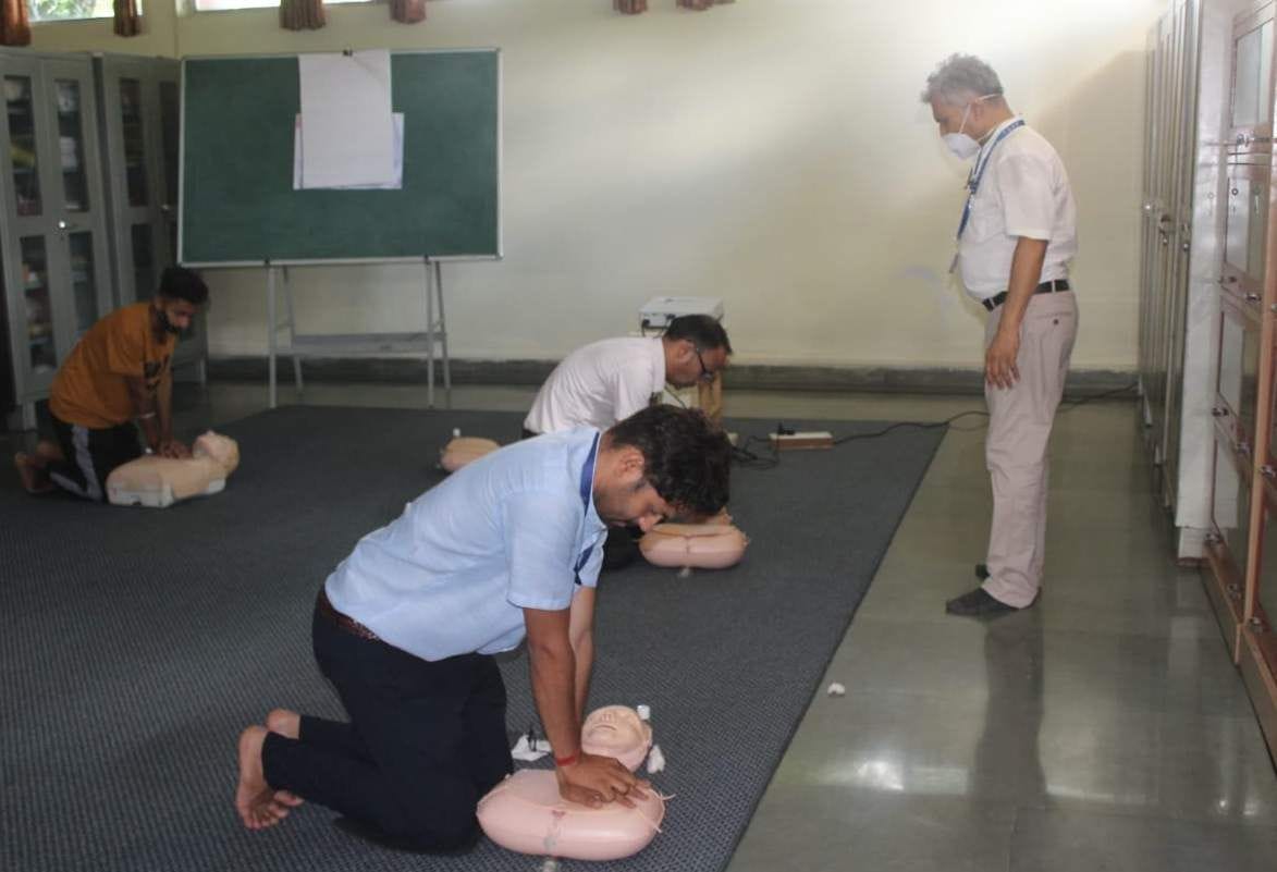 Himalayan Hospital experts gave CPR training