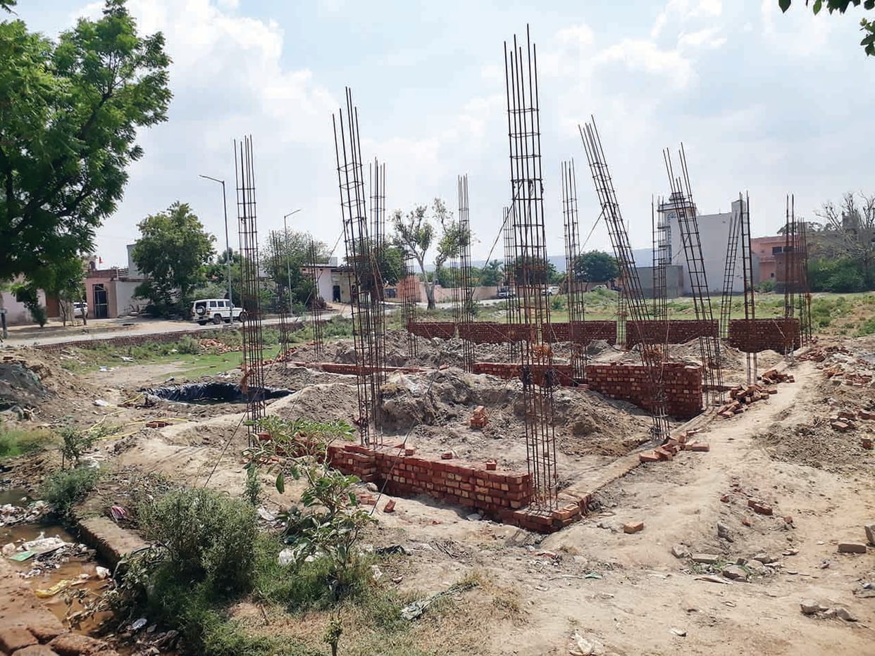 Illegal construction in full swing in the city, administration oblivious