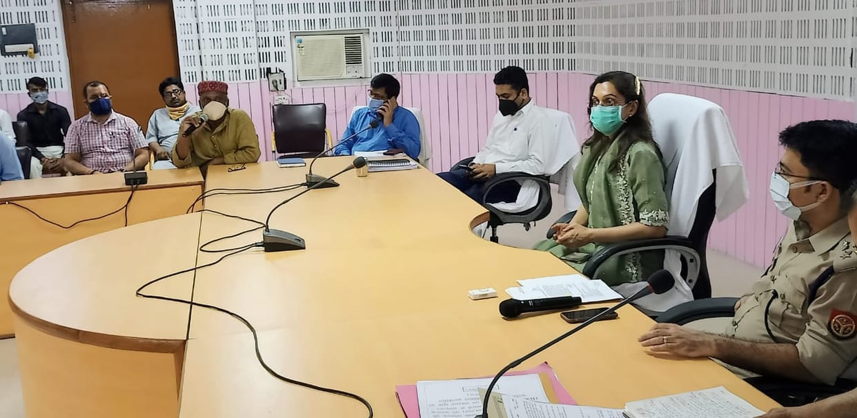 Ballia: Keep in mind the guidelines during the festival, the District Magistrate took feedback from the station in-charge regarding Muharram