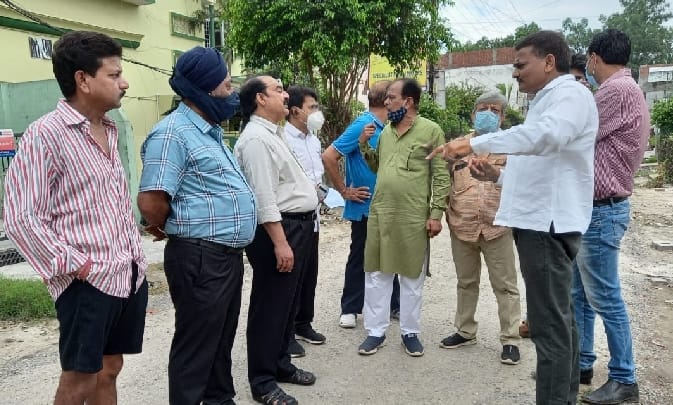 People stopped the work of road widening in Rampur Garden