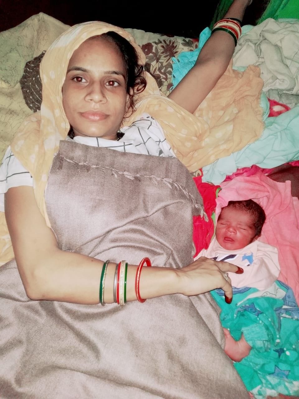 kudal village's woman give birth baby boy in running train, both are safe