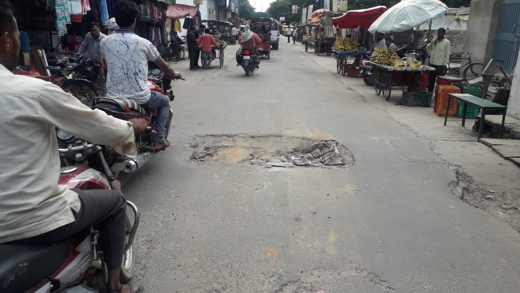 Traffic is affected due to the breaking of the culvert, there is a danger of accident