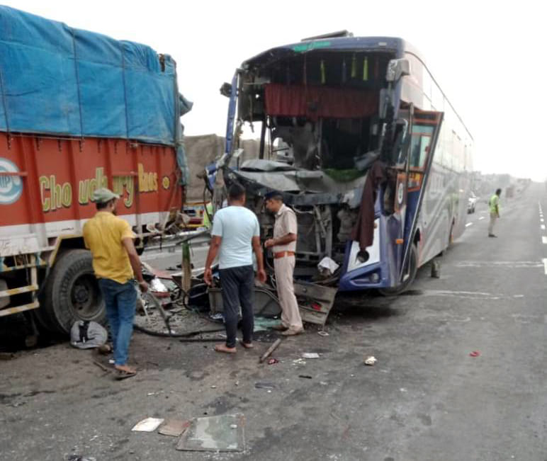 Bus full of passengers rammed into a standing truck, one killed and two injured