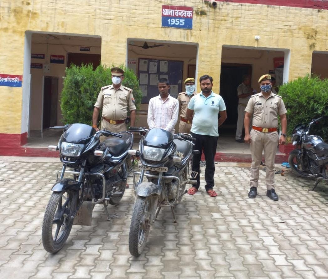police encounter in jaunpur Three vicious crimanal arrested one injured due to bullet shot