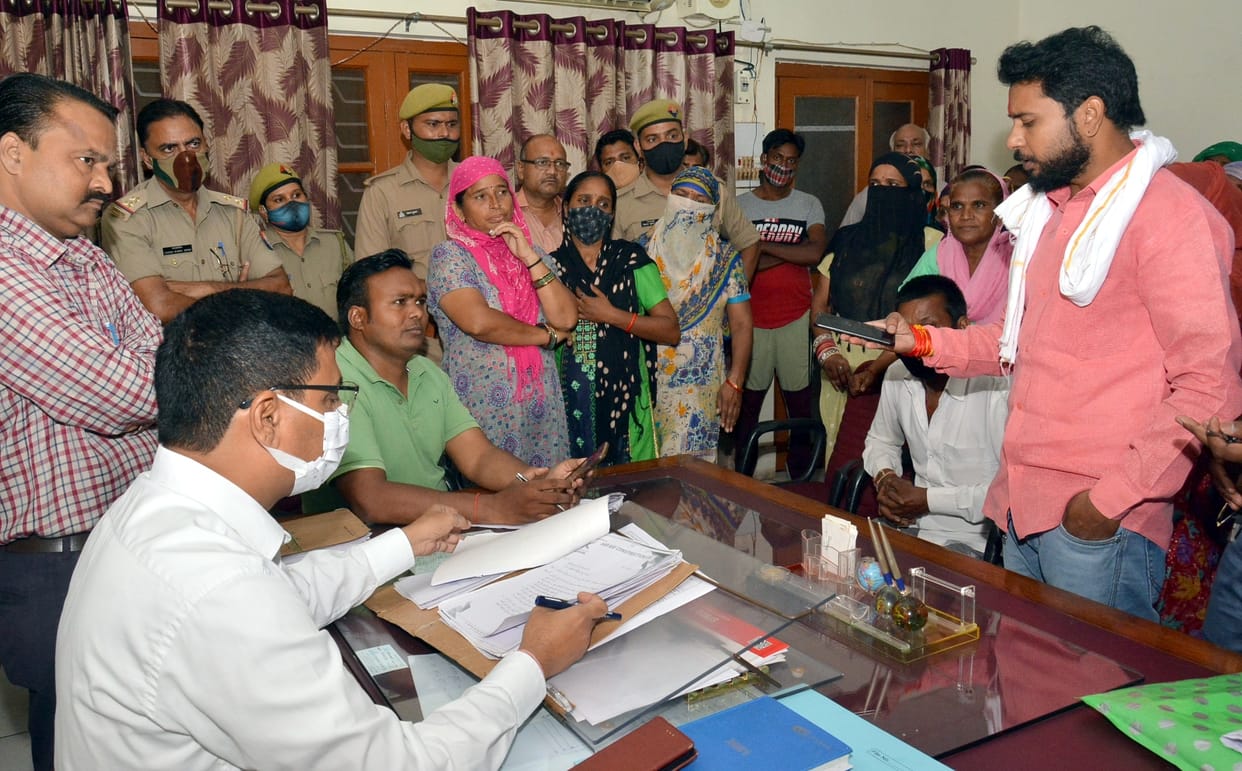 In the municipality, the cleaning workers surrounded the EO