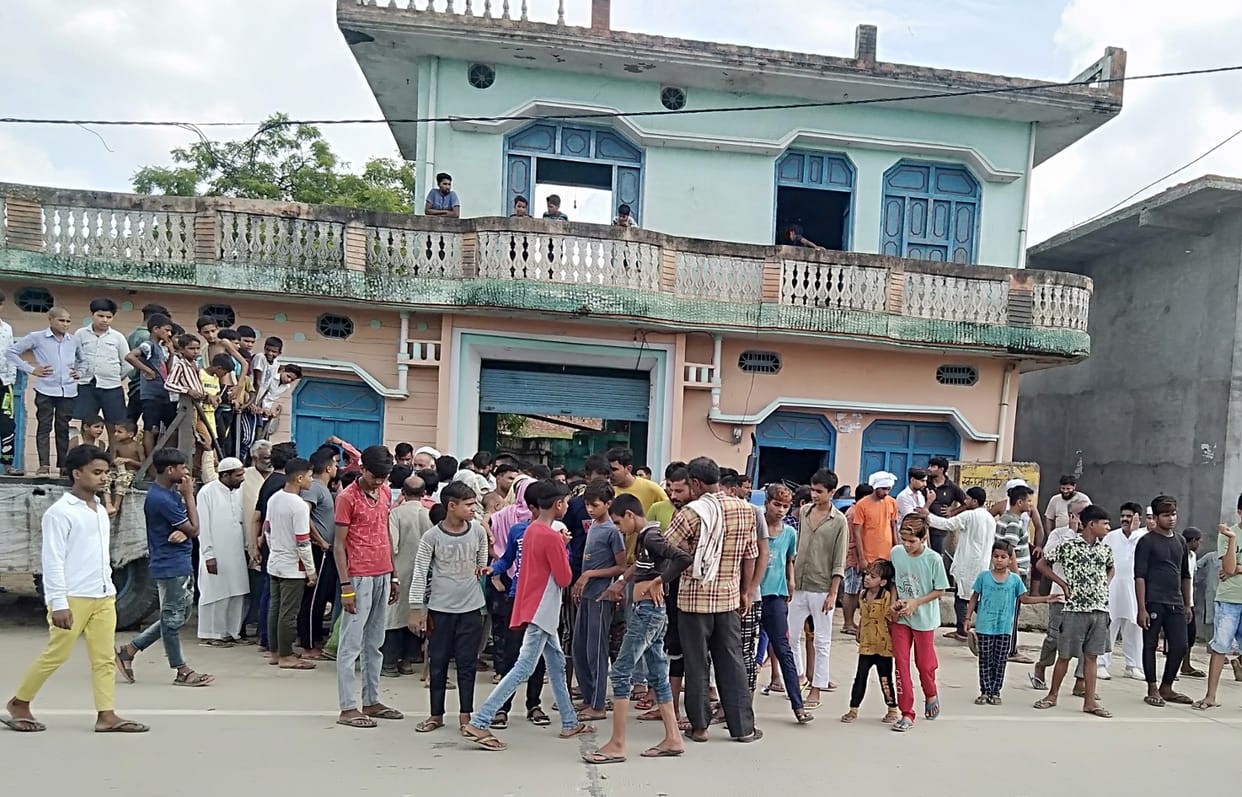 Villagers jammed in protest against the accident