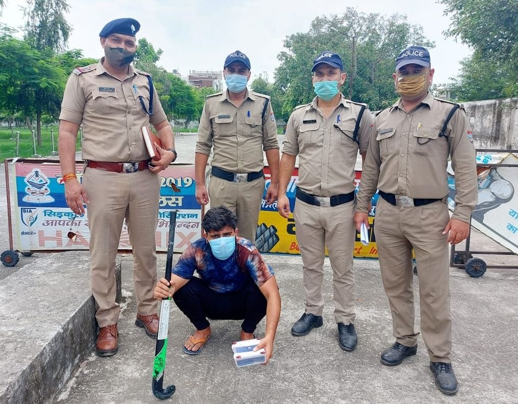 A miscreant arrested for robbing company employees