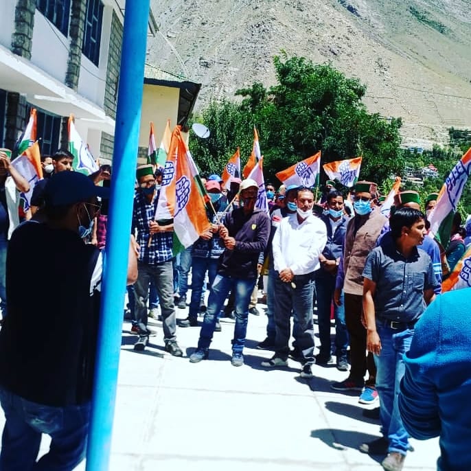 rampur news politices news congress protest jal shakti vibhag office phooh