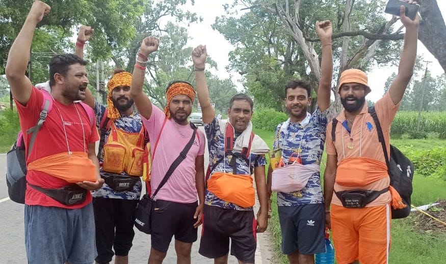 The Kanwariyas of Shamli came out with Gangajal from Shuktirth.