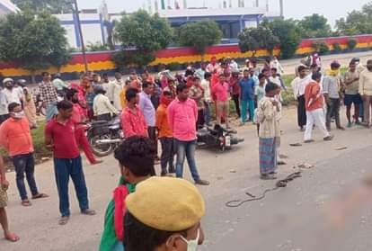 घटनास्थल पर पहुंची पुलिस।