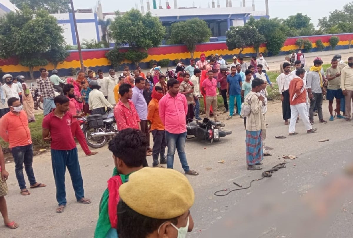brother and sister died after truck crushed his bike in chandauli  who fallen on road due to speed breaker