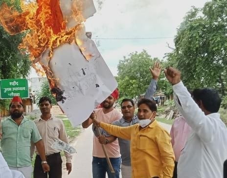 sp worker burned to bjp leader sakshi maharaj