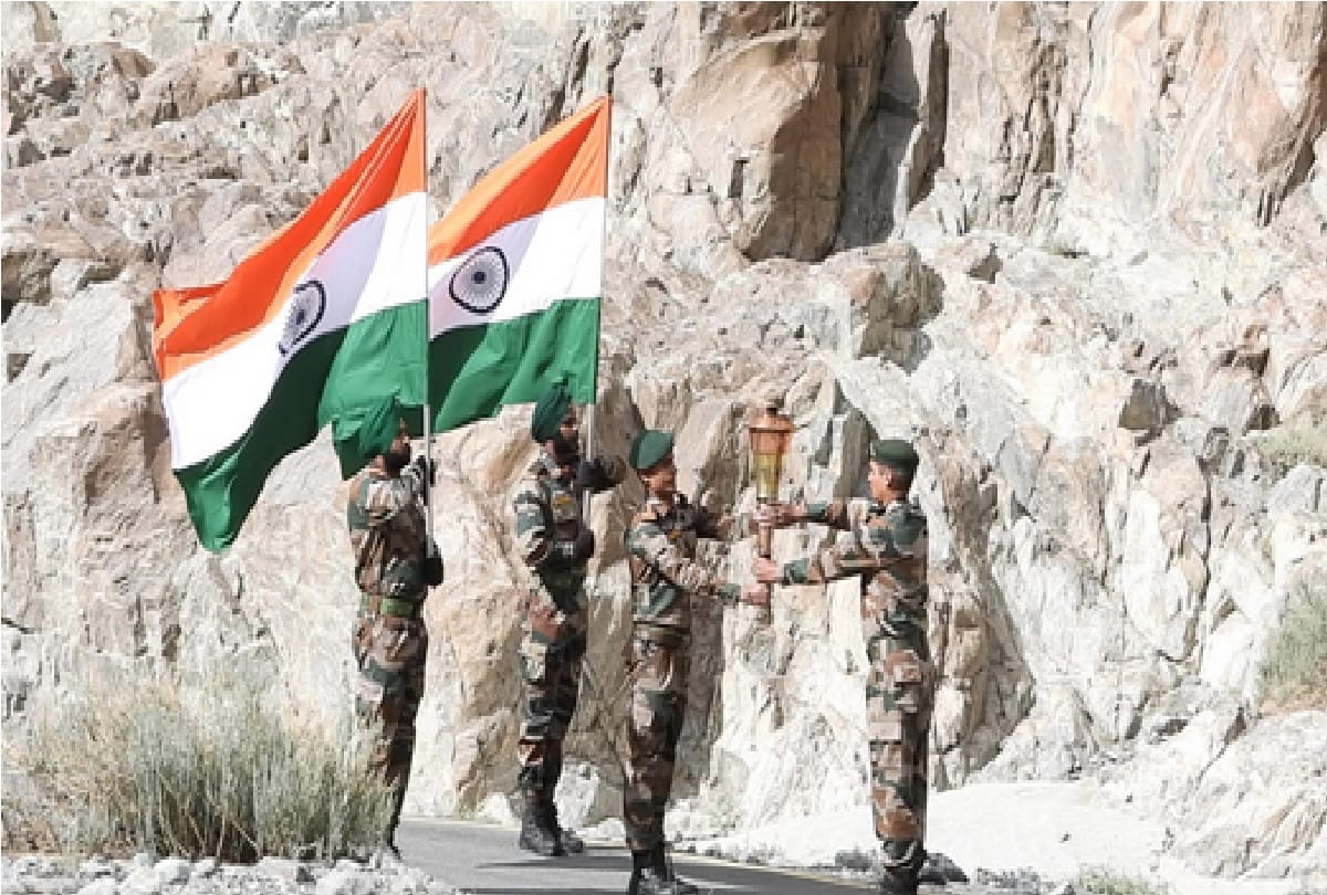 Golden Victory Torch: Tribute paid to the martyrs of 1971, the torch received a grand welcome