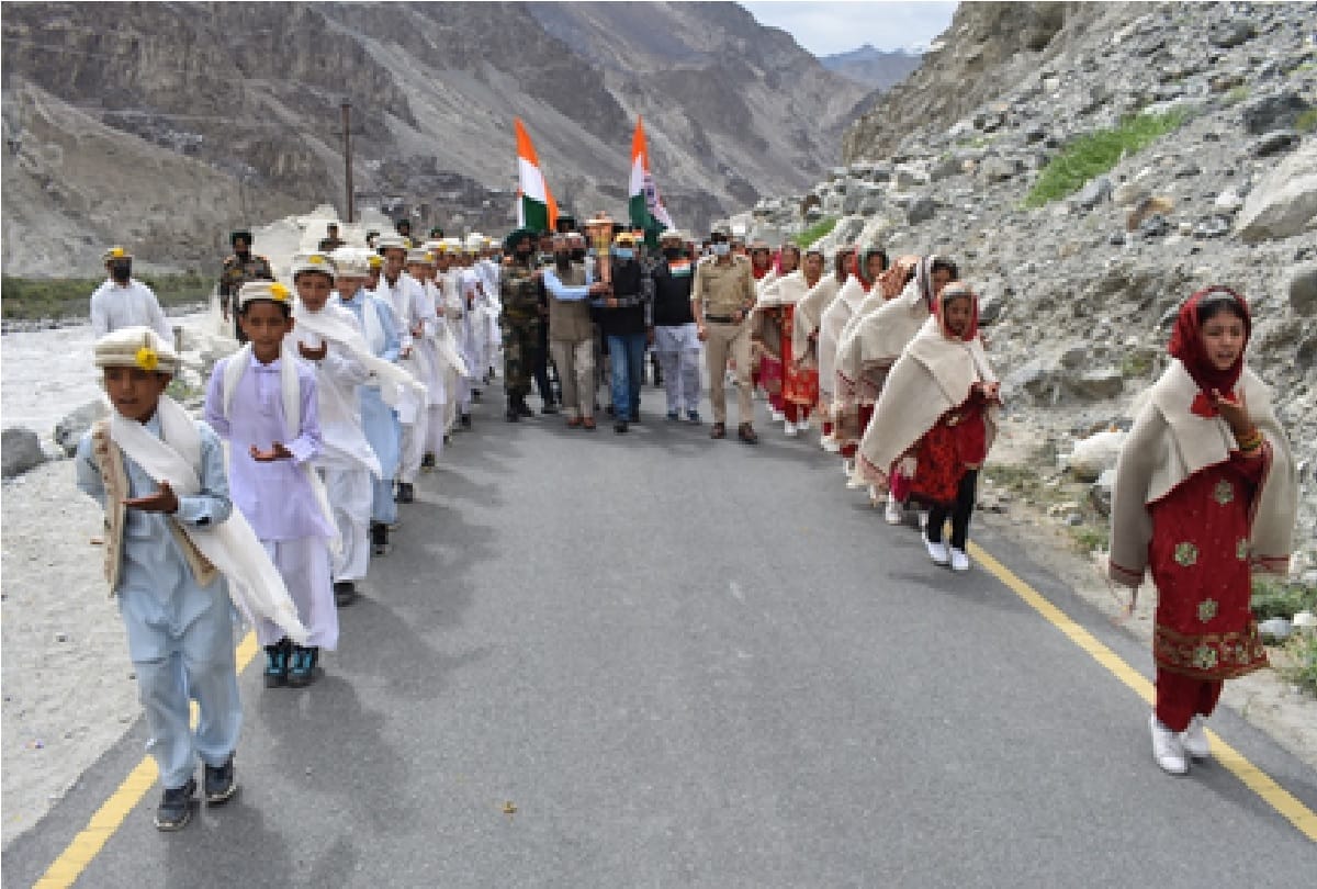 Golden Victory Torch: Tribute paid to the martyrs of 1971, the torch received a grand welcome