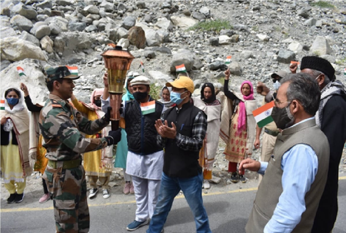 Golden Victory Torch: Tribute paid to the martyrs of 1971, the torch received a grand welcome