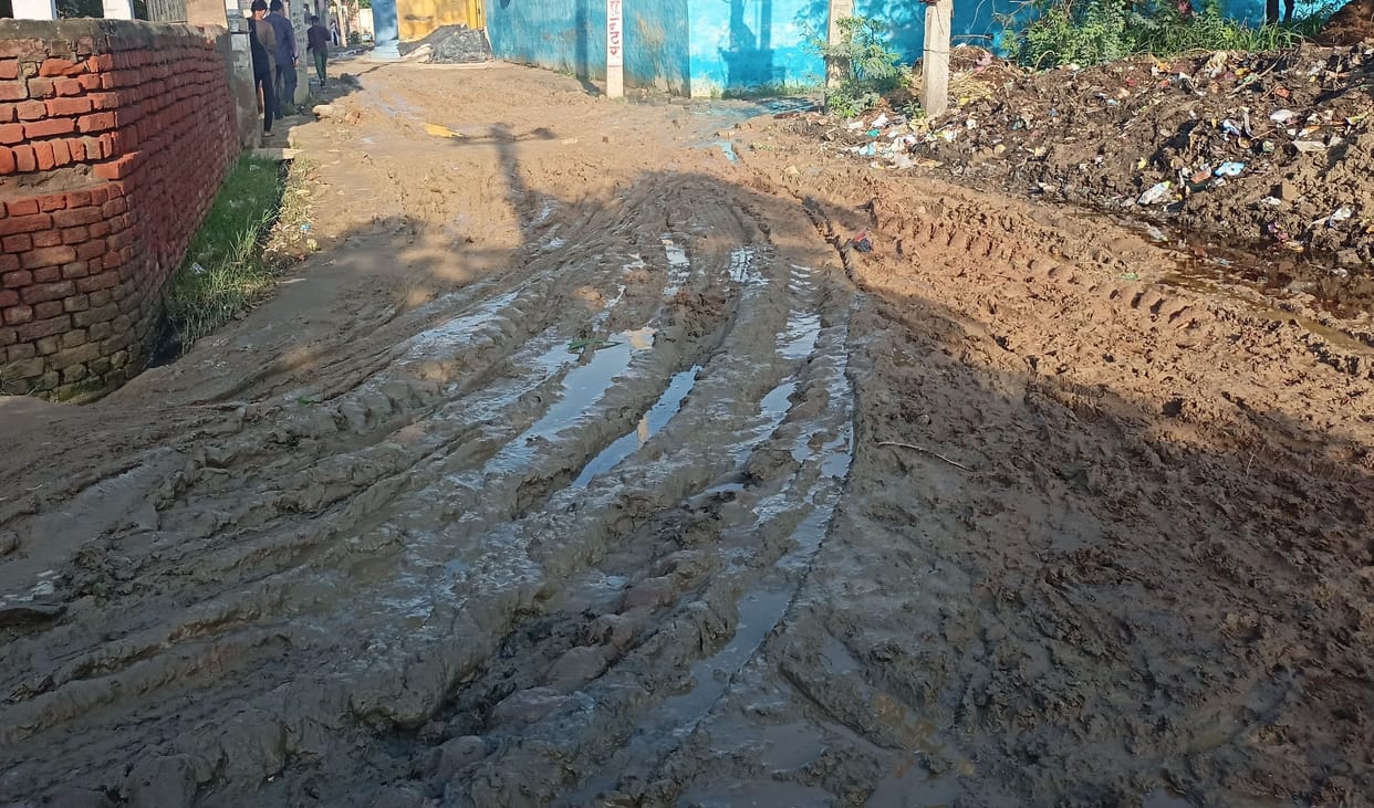 Difficult to get out of the mud-laden roads in Firozpur