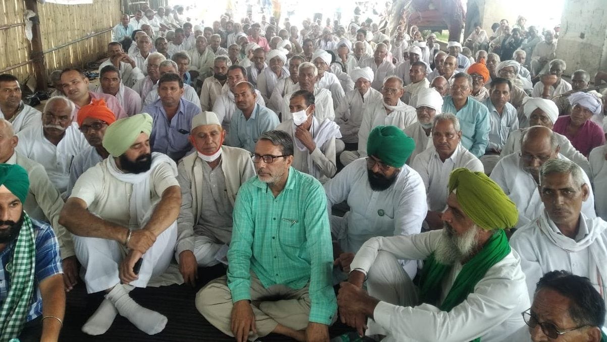 Sama tied with hymns in the dharna, took a dig at the government