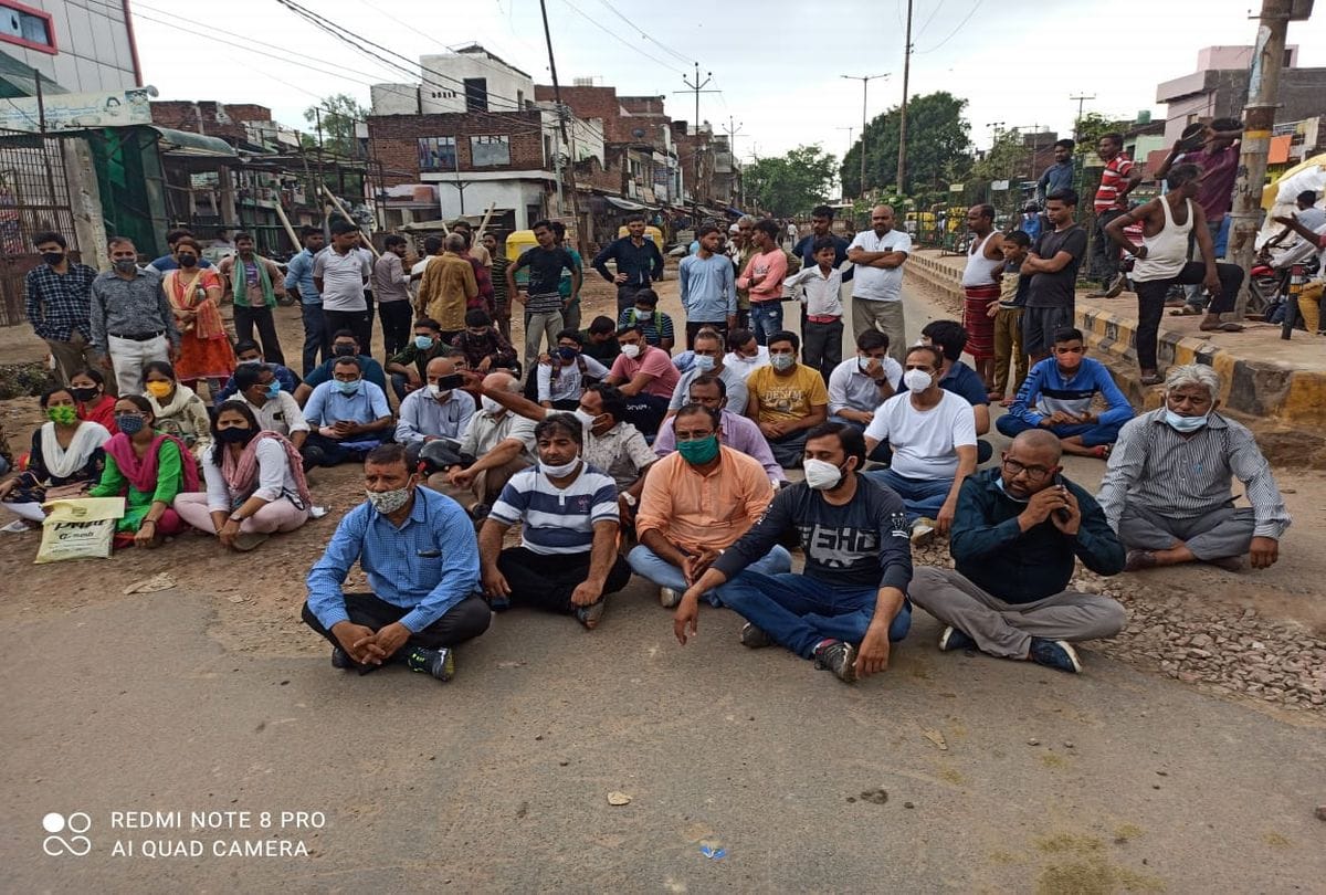 School Did Not Show Pre Board Result Parents Protets