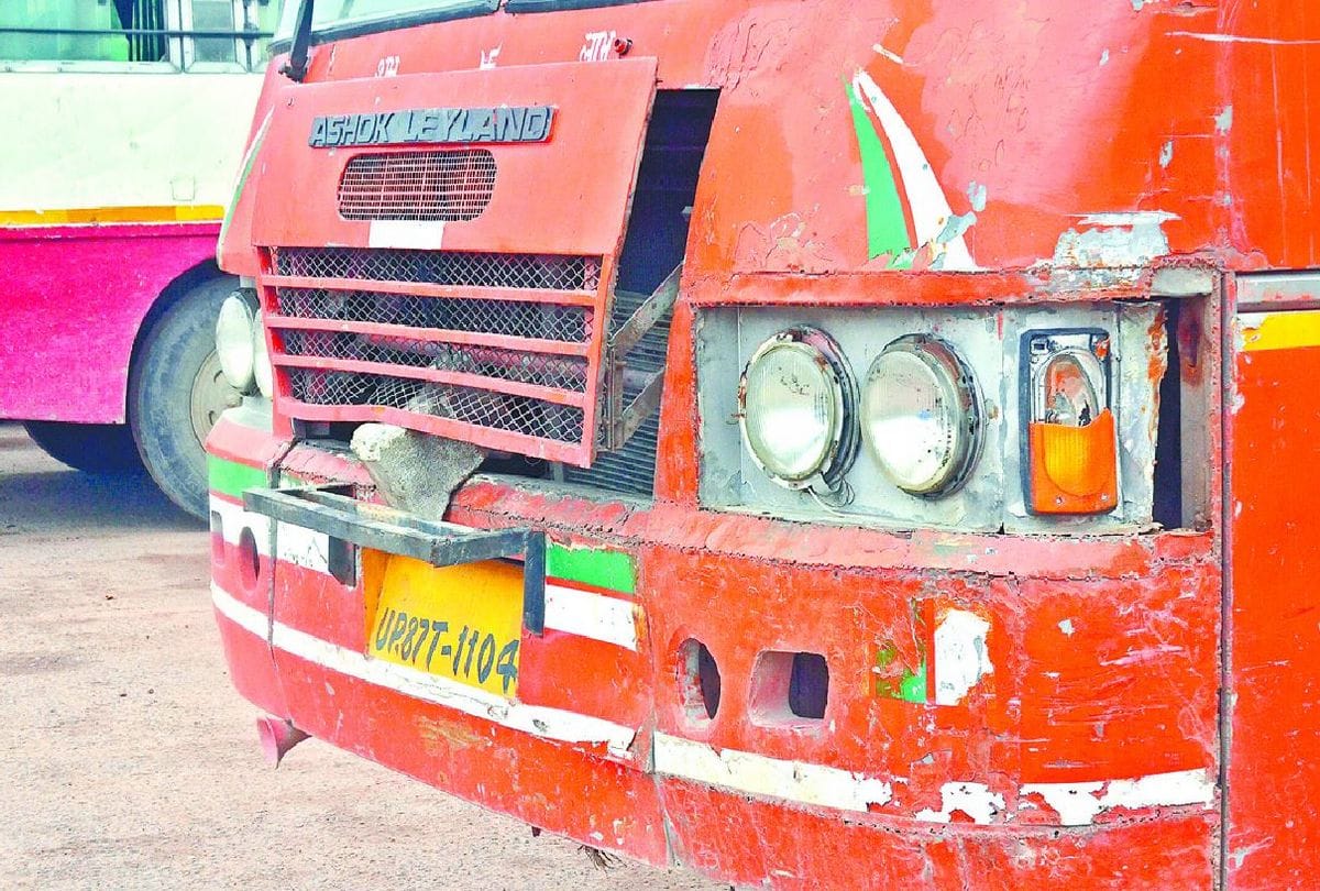 Amar Ujala Investigation Road Ways Buses Found Broken Headlight And Glass