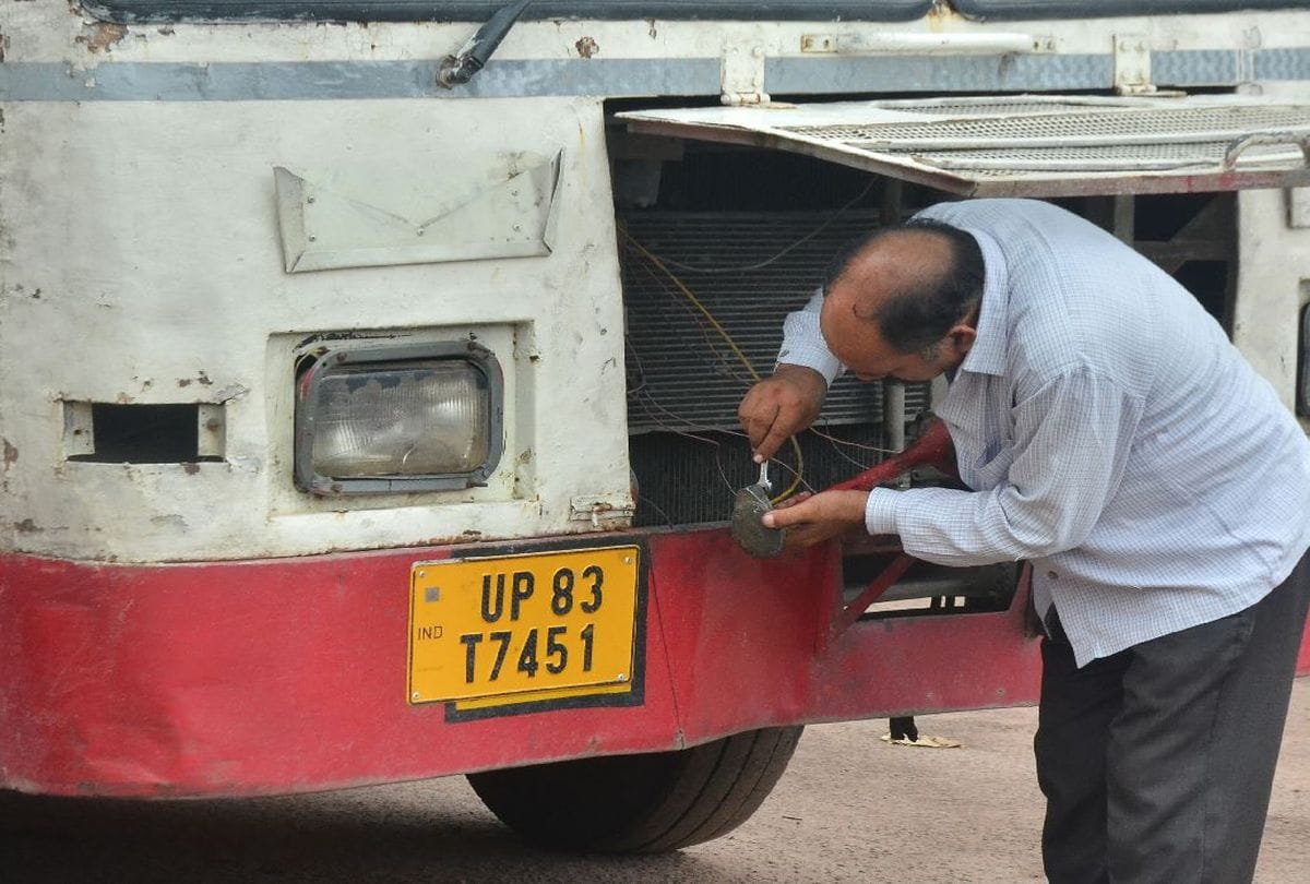 Amar Ujala Investigation Road Ways Buses Found Broken Headlight And Glass