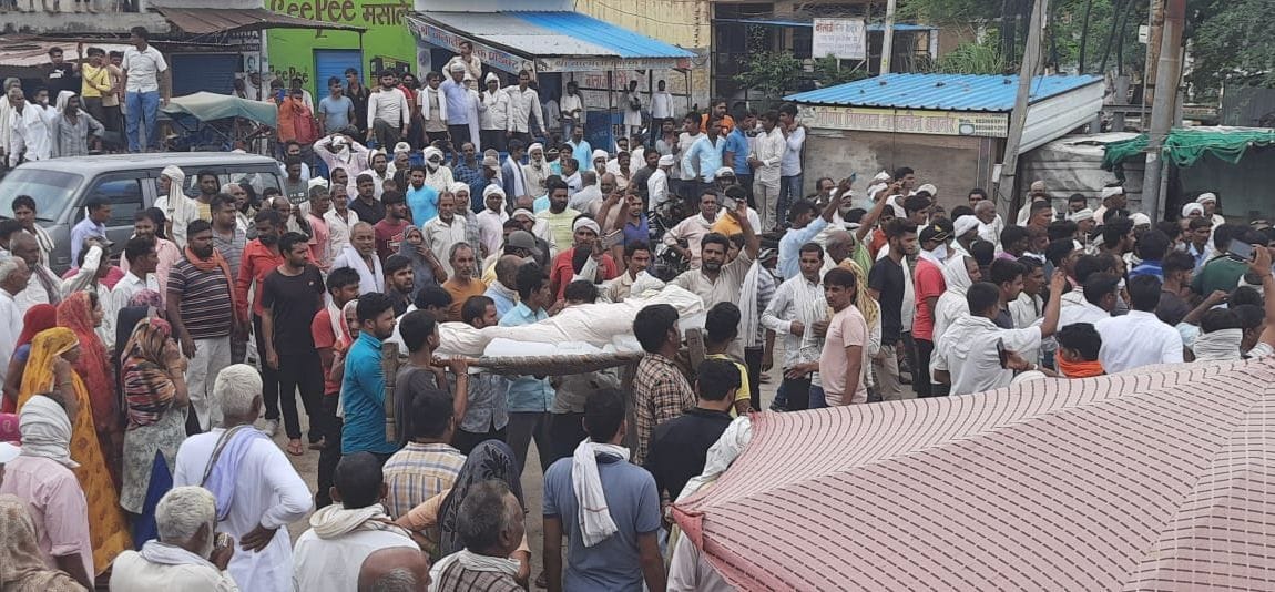 Woman dies after operation, relatives jammed for four hours
