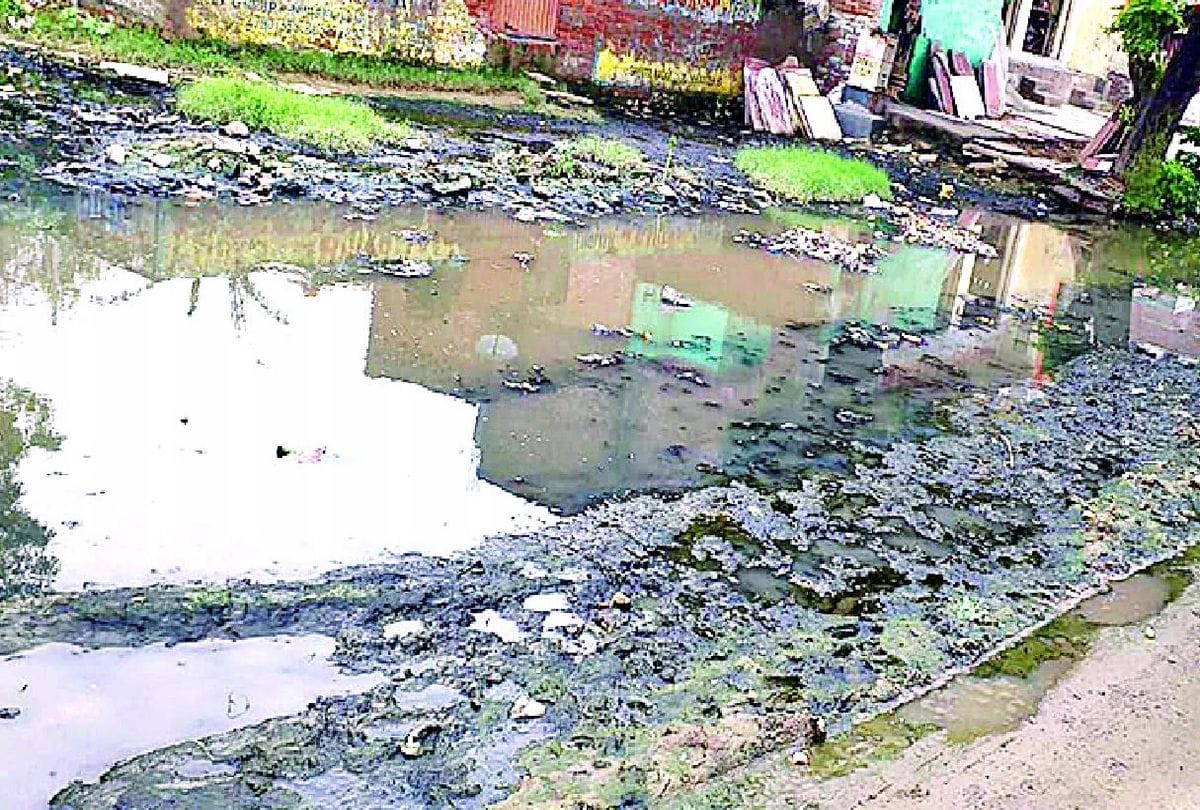 Dead bodies came out of the graves in Khawaspura after monsoon rain