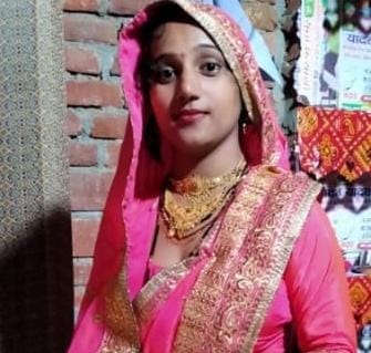 etawah news,Mother hanging on the noose after making the innocent sleep outside the room