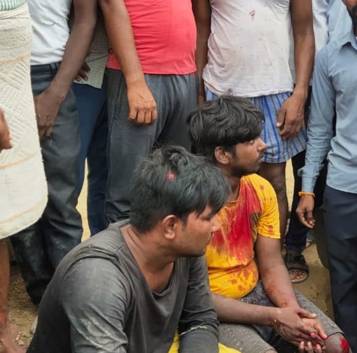 etawah news,Villagers caught two bike riders after closing the road