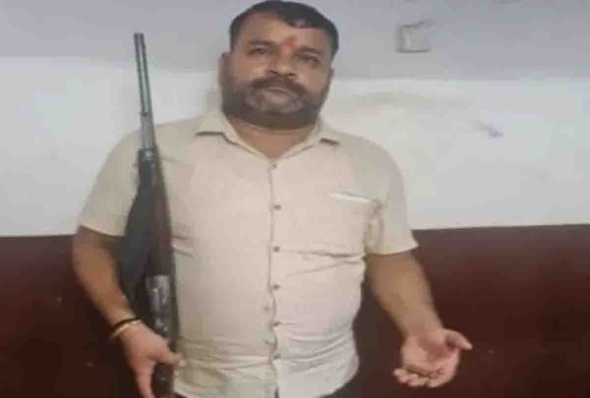 etawah news,The witness fired in the court, there was a stir