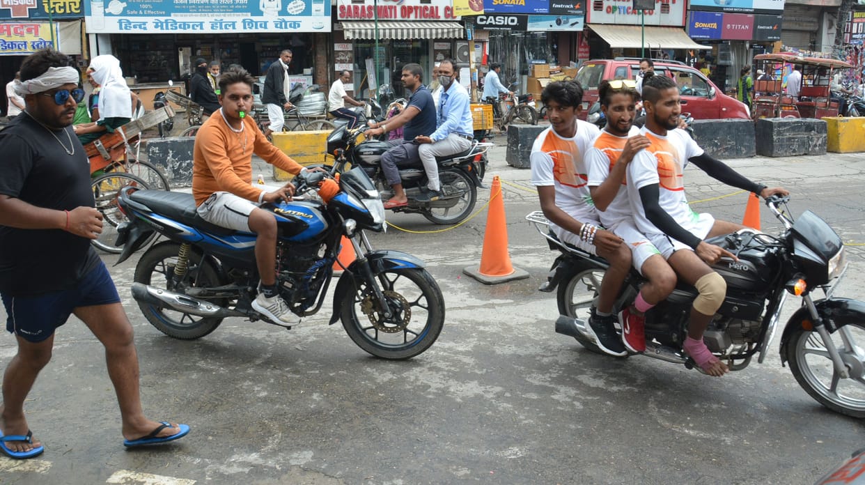 Shiv devotees left for Noida with Dak Kanwar from Shuktirth Gangaghat