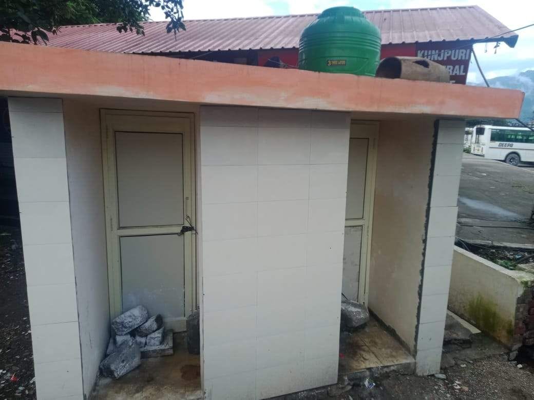 Bad toilet on ISBT road