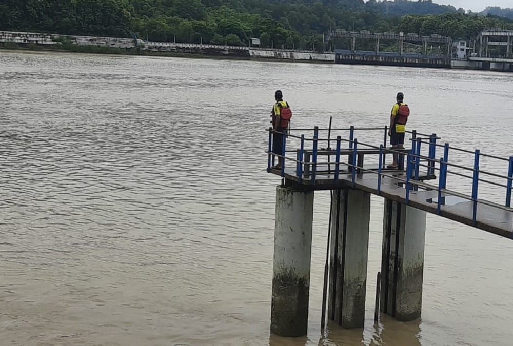 Rishikesh News: Mumbai Three friends search operation in ganga river emotional Story photos