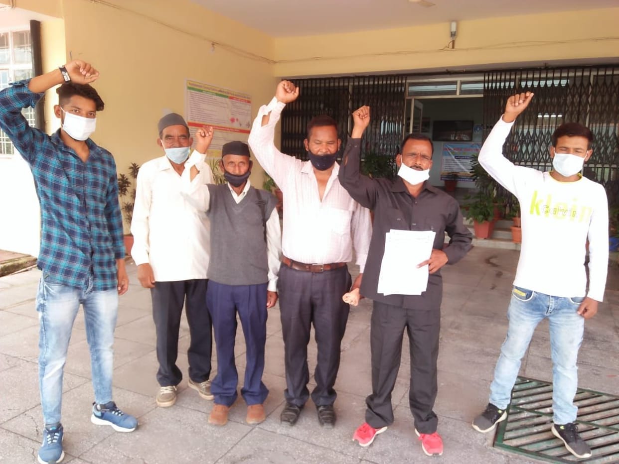 Demonstration on lack of road and MNREGA work