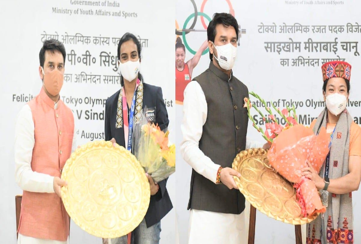 Sports Minister Anurag honoring the players who returned after winning medals in Tokyo Olympics by giving them Chamba thaal