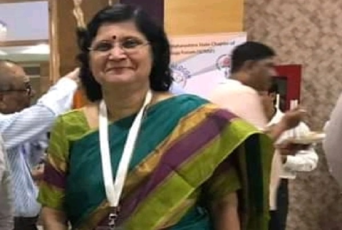 Dr Jayshree Mondkar is also known as the god mother of child she has been commanding Indias first breast milk bank for the last 32 years