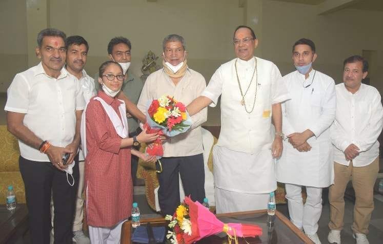 Former Chief Minister honored the topper of DSB