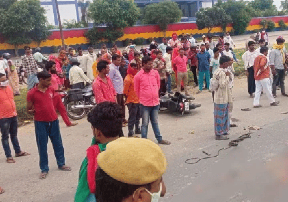 son and daughter died in road accident in Chandauli father also died in shock villagers sad after three death in 24 hours