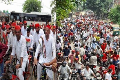 samajwadi party cycle yatra : Former minister Swami Omvesh flagged off from party office in Meerut