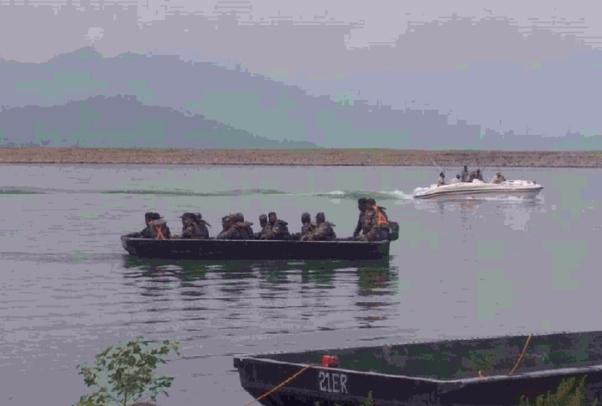 marcos commandos landed in lake to find crew members of helicopter that crashed in ranjit sagar dam