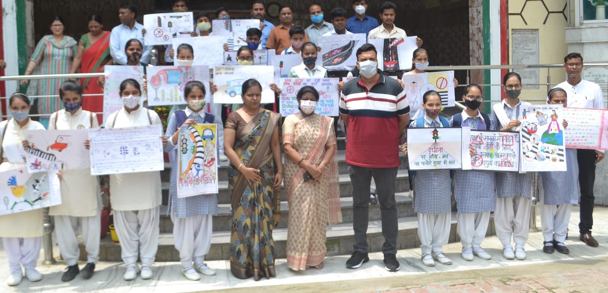 Sumaiya tops in writing and Swati tops in quiz