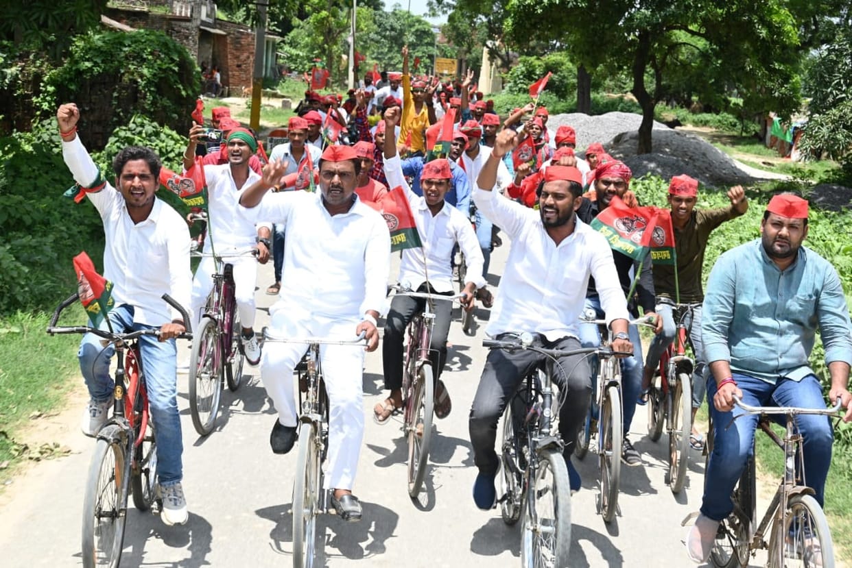 Jaunpur: SP workers took out cycle rally, raised voice against inflation and unemployment